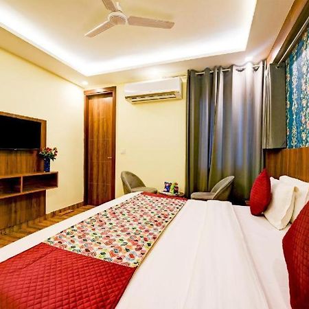 Hotel Rosewood Near Delhi Airport New Delhi Exterior photo