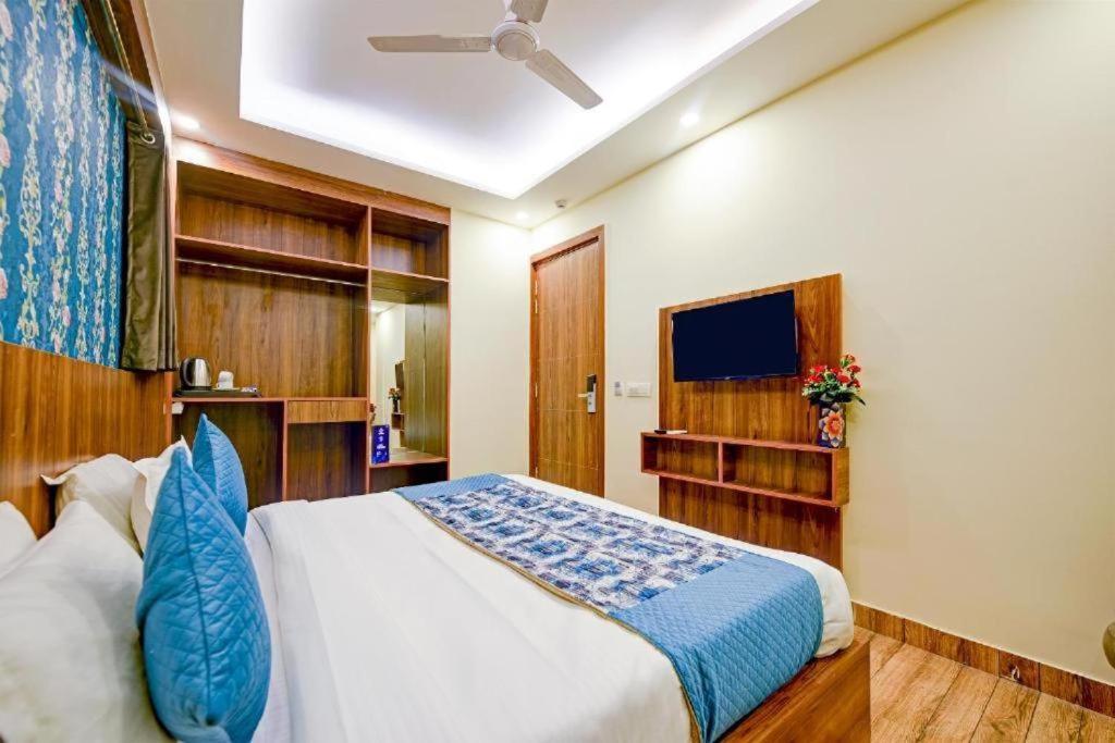 Hotel Rosewood Near Delhi Airport New Delhi Exterior photo
