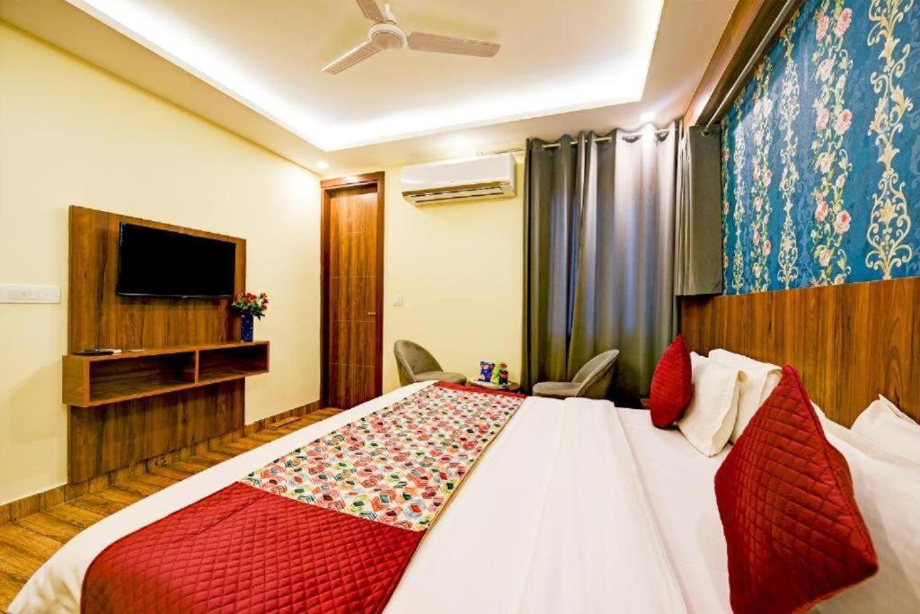 Hotel Rosewood Near Delhi Airport New Delhi Exterior photo