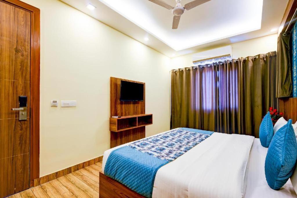 Hotel Rosewood Near Delhi Airport New Delhi Exterior photo