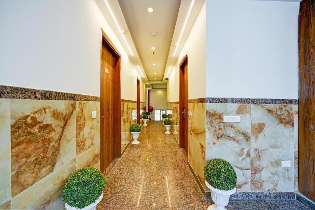 Hotel Rosewood Near Delhi Airport New Delhi Exterior photo