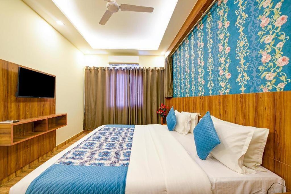 Hotel Rosewood Near Delhi Airport New Delhi Exterior photo