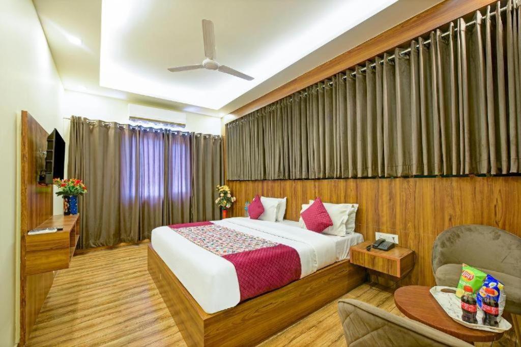 Hotel Rosewood Near Delhi Airport New Delhi Exterior photo